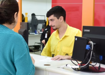 O programa reúne mais de 4,2 mil serviços presenciais e digitais de órgãos estaduais, federais e municipais (Divulgação)