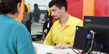 O programa reúne mais de 4,2 mil serviços presenciais e digitais de órgãos estaduais, federais e municipais (Divulgação)