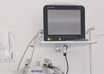 Equipamentos permitem monitorar de forma contínua e simultânea sinais vitais como frequência cardíaca, pressão arterial, saturação de oxigênio, frequência respiratória e temperatura corporal, além de outros parâmetros em modelos mais completos.(Divulgação/Prefeitura de Alambari)