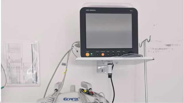 Equipamentos permitem monitorar de forma contínua e simultânea sinais vitais como frequência cardíaca, pressão arterial, saturação de oxigênio, frequência respiratória e temperatura corporal, além de outros parâmetros em modelos mais completos.(Divulgação/Prefeitura de Alambari)
