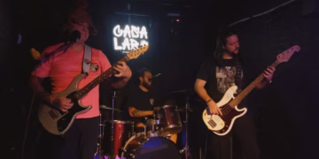 Banda Meia Boca é um trio de rock autoral formado em Itapetininga (SP) por Ivan Fortunato, Israel Leitão e Nathan Chagas. (Divulgação)