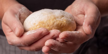 Curso é , voltado para quem deseja aprender ou aprimorar conhecimentos na área de panificação artesanal. (Divulgação)