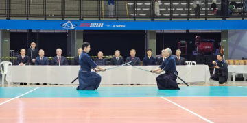 A modalidade de Kendo, conhecida como o "caminho da espada", é uma arte marcial japonesa moderna que se desenvolveu das técnicas de combate com espadas dos samurais. (Divulgação)