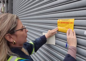 Interdição nesta quinta-feira aconteceu numa distribuidora no Jardim Maria Estela, na capital. (Divulgação)